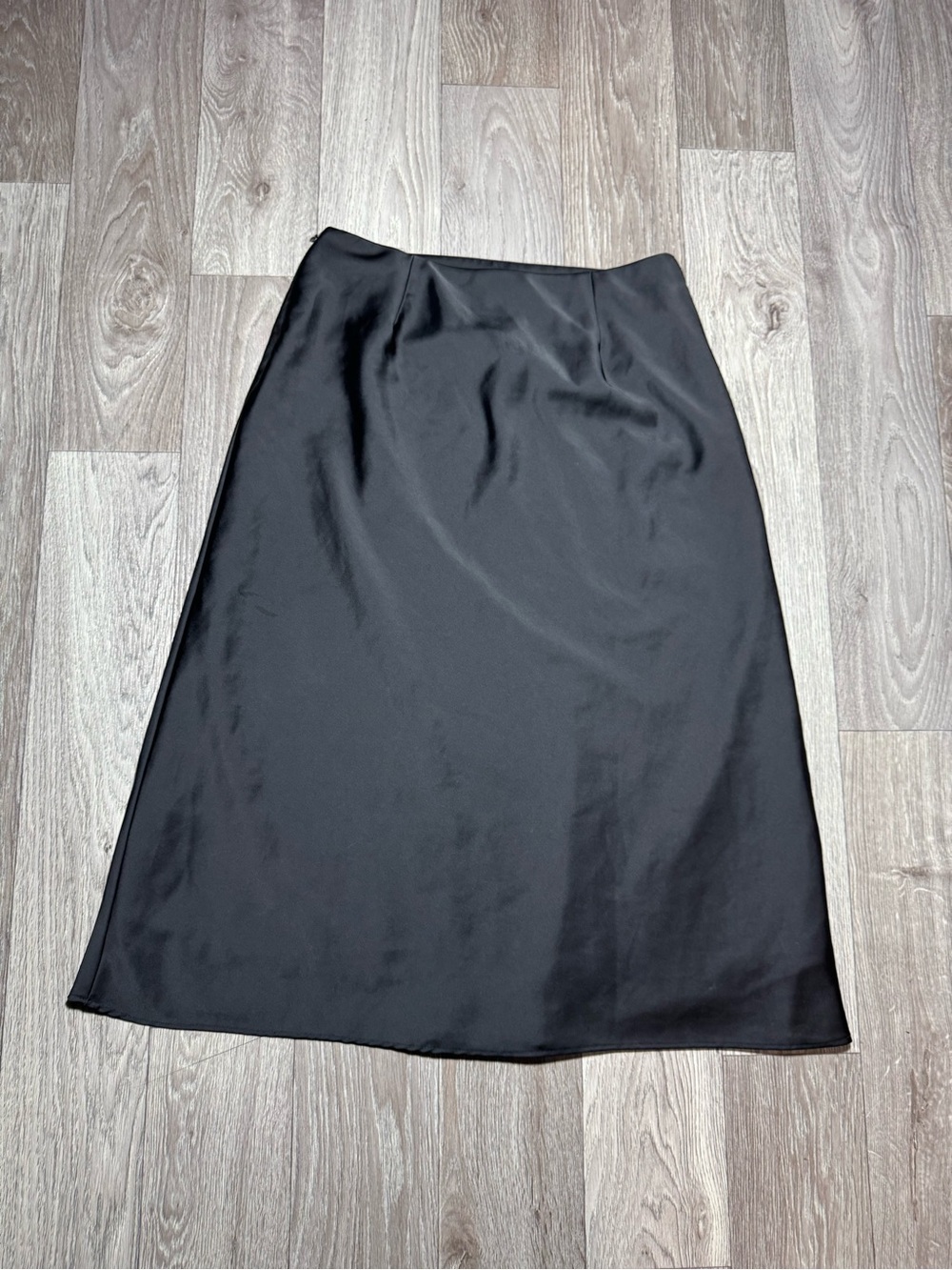 Uniqlo Woman’s Satin Skirt Size 8